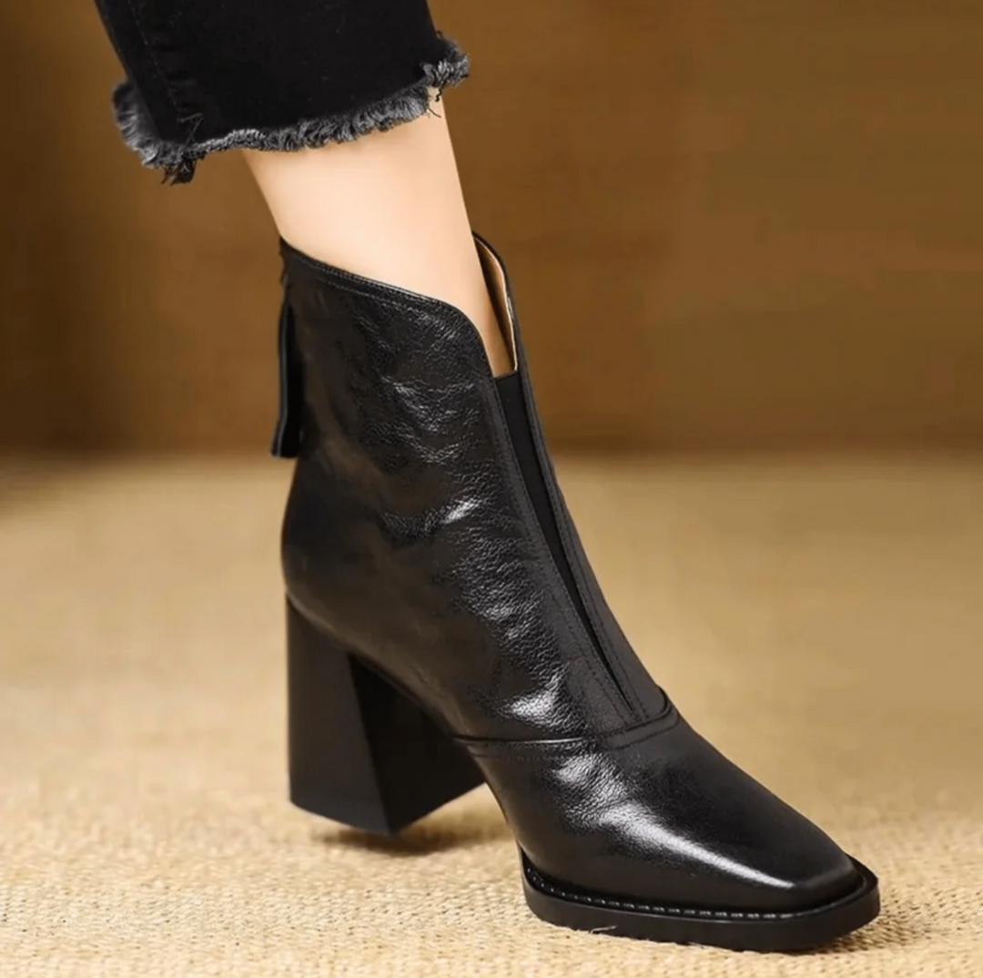 Lyla - Elegant Slip-On Boots